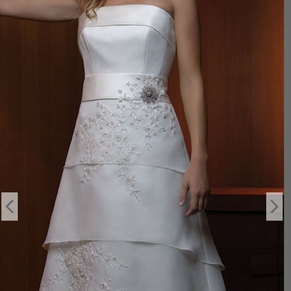 Sophisticated White/ Ivory Floral Wedding  Dress Style 1809